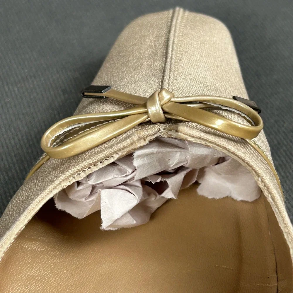 Stuart Weitzman Vintage Beige Satin Square Toe Bow Kitten Heels Pumps 9.5 B